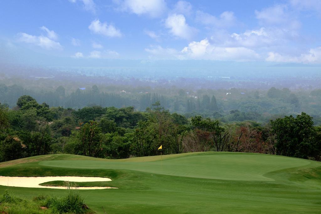 Mountain Creek Golf Resort & Residences Si Khio Экстерьер фото